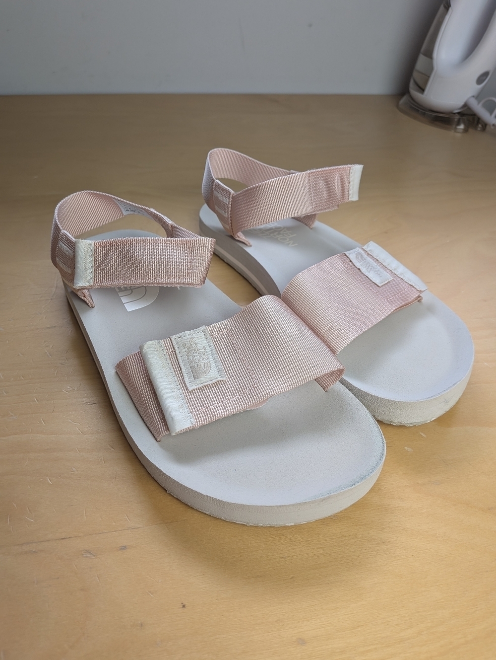 THE NORTH FACE SKEENA Sandals Women Size 7 US Light Pink Lightweight Velcro